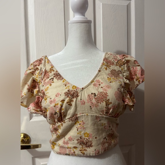 Forever 21 NWOT Floral Puff Sleeve Top - Picture 3 of 5